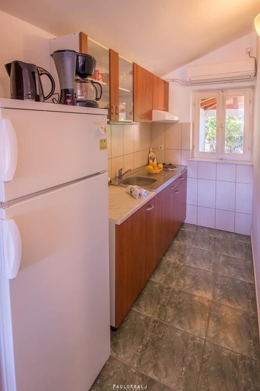 House Ina Ston Hotel Bagian luar foto