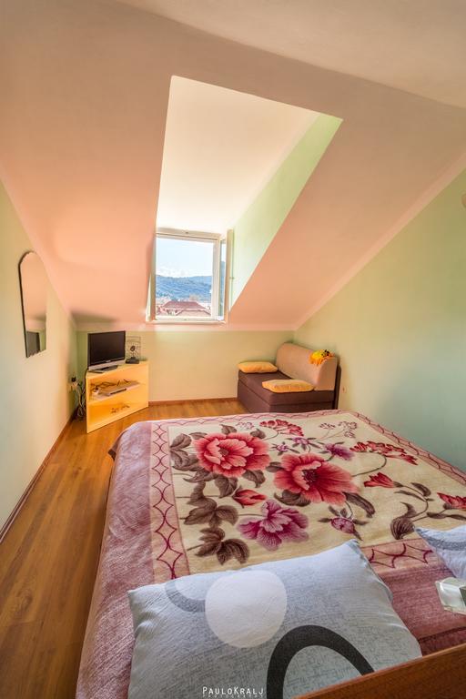 House Ina Ston Hotel Bagian luar foto